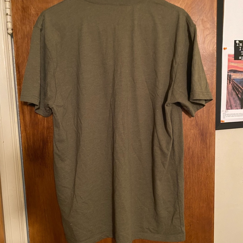 Short sleeved khaki colored tee shirt - Picture 3 of 8